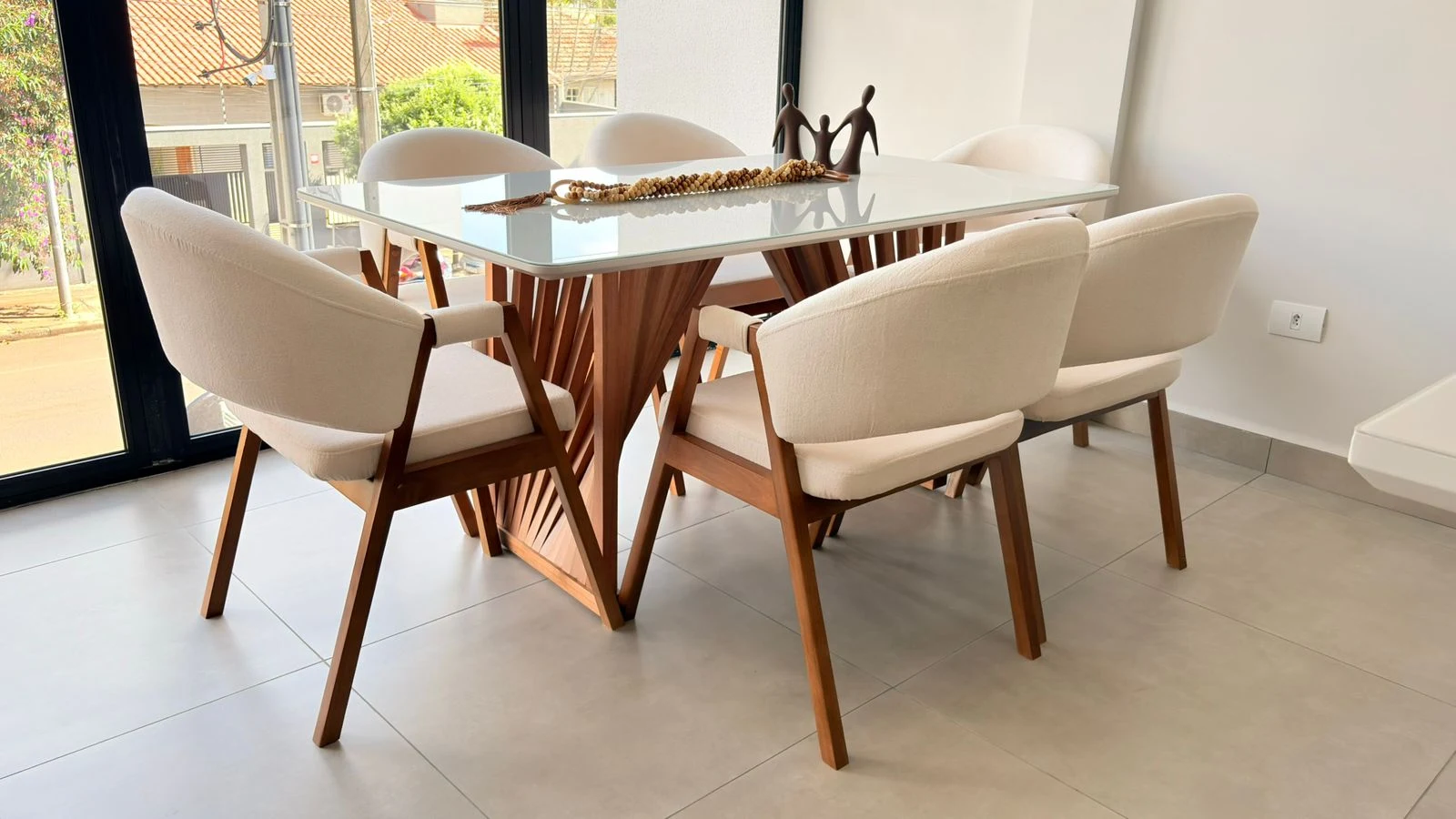 Mesa retangular com tampo de vidro